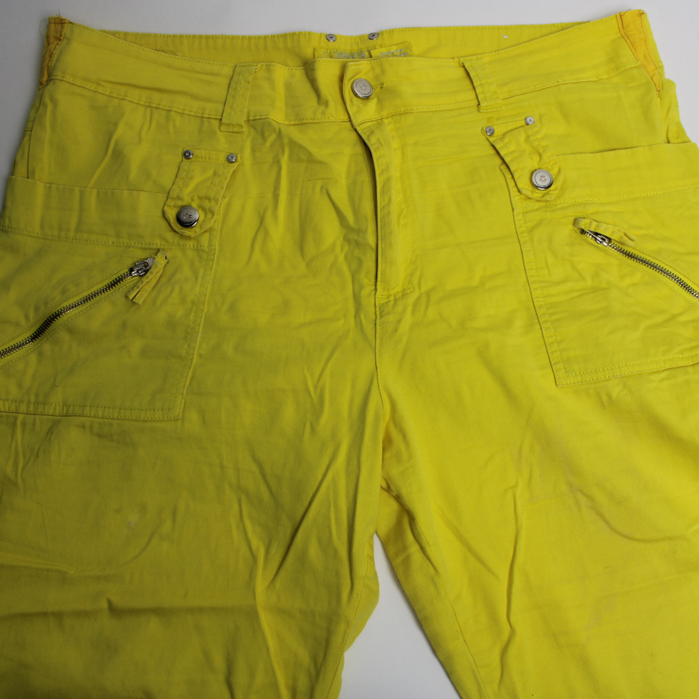 "CREST JEANS" YELLOW COLOR PANTS (SIZE: 17/18 )